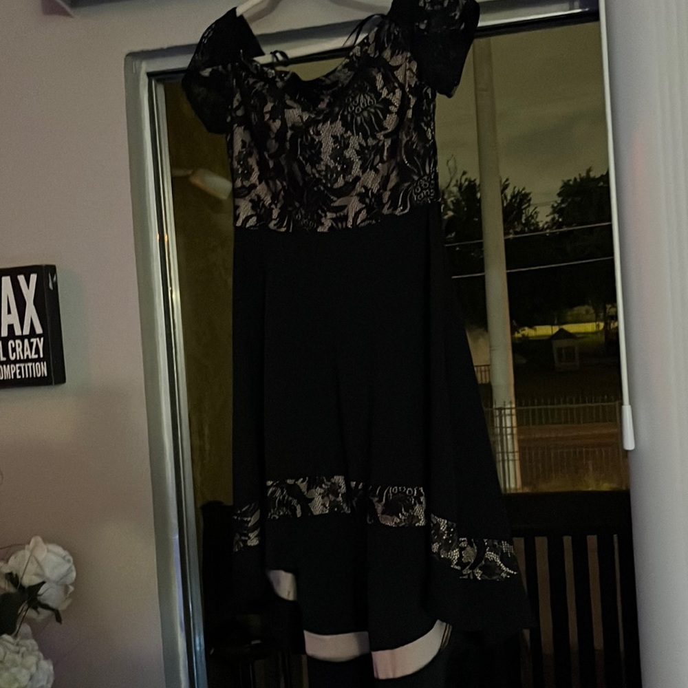 City studio lace with black high low bottom